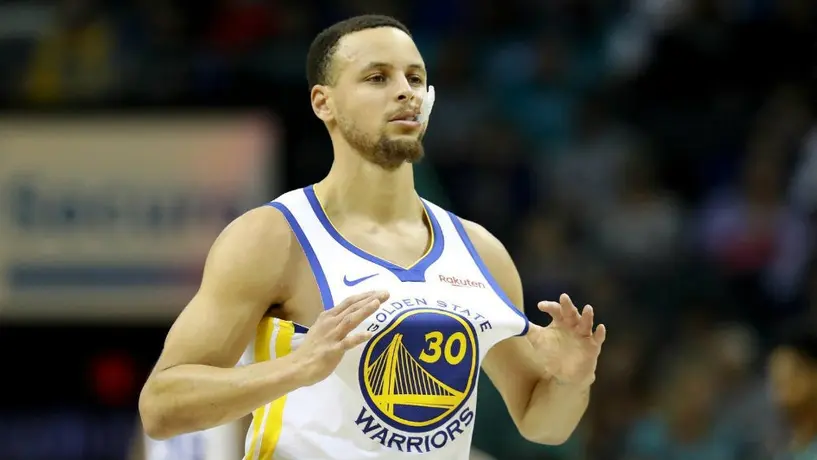 Stephen Curry será baja por lo menos tres meses con  Warriors
