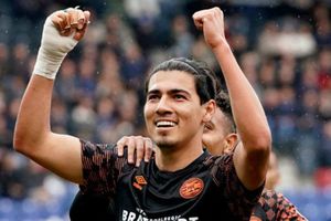 Erick Gutiérrez y Cecilia Santiago presentaron la nueva cuenta en español del PSV