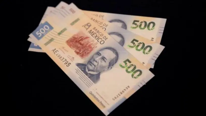 Dólar alcanza en México valor histórico de 24 pesos