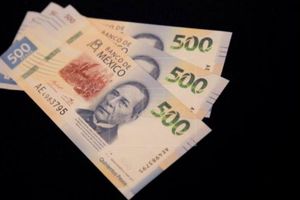 Dólar alcanza en México valor histórico de 24 pesos