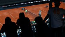 Roland Garros analiza retardar su inicio y jugar sin público