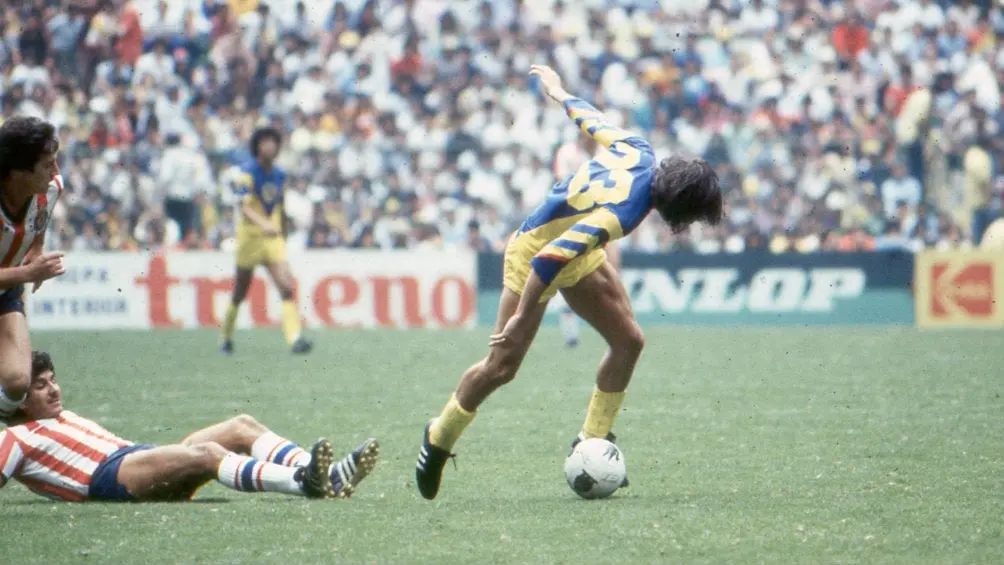 Daniel Alberto 'Ruso' Brailovsky en la Final de 1983-1984 ante Chivas | MEXSPORT