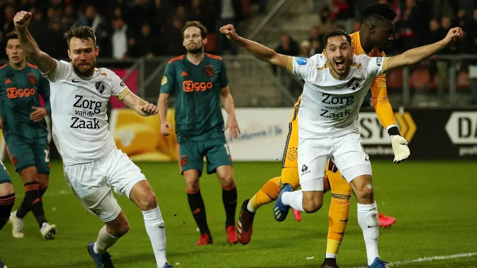 Edson Álvarez jugó los 90 minutos en eliminación del Ajax de la Copa de Holanda ante el Utrecht