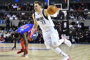 Luka Doncic guió a los Mavericks al triunfo vs Pistons en la Arena CDMX