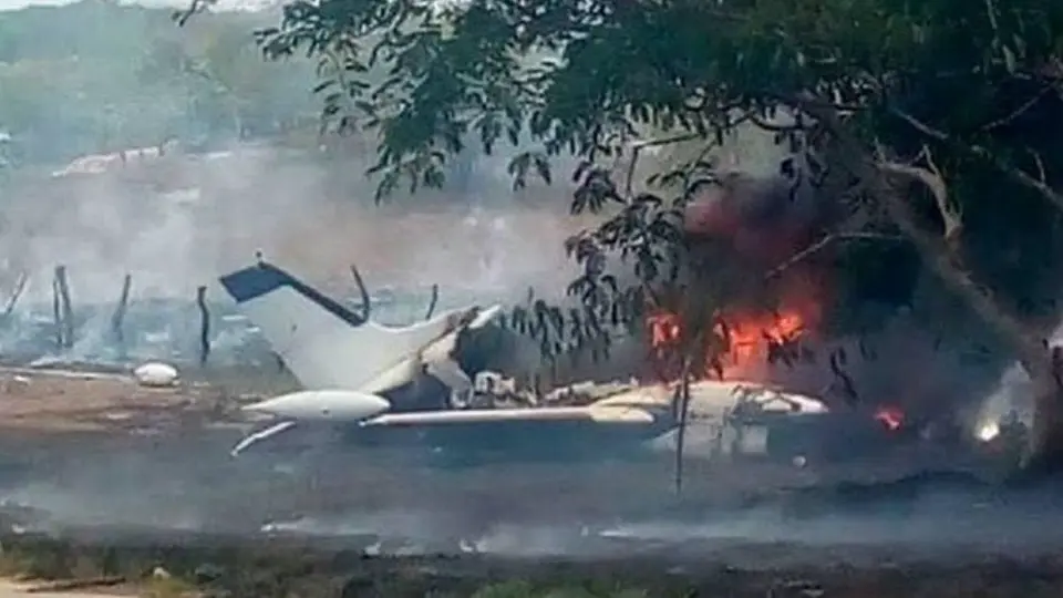Mueren seis personas en Chihuahua por el desplome de una avioneta