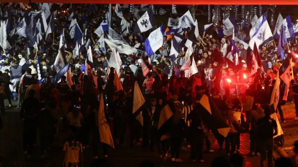 Afición de Rayados festejó título en la Macroplaza