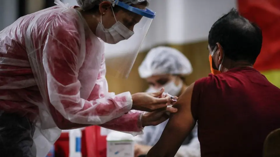 Coronavirus: OMS espera contar con dos mil millones de vacunas para 2021