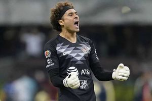 Guillermo Ochoa cumplió el reto '#QuédateEnCasaYoTeApoyo'