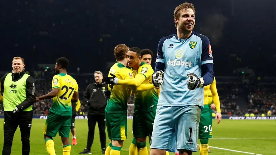 Tim Krul se vistió de héroe al atajar dos penaltis y eliminó al Tottenham de FA Cup