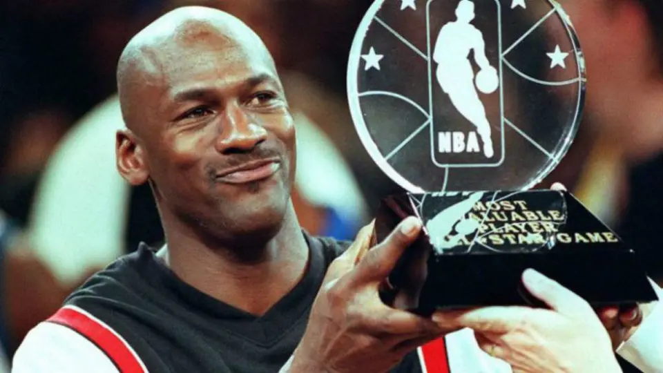 Fortuna de Michael Jordan, valorada en mil 900 millones de dólares