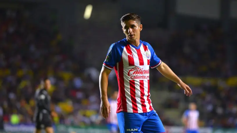 Isaac Brizuela visitó a Vicente Fernández previo al Clásico Nacional