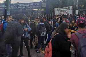 Alumnas de la Prepa 3 exigen renuncia de académicos por acoso