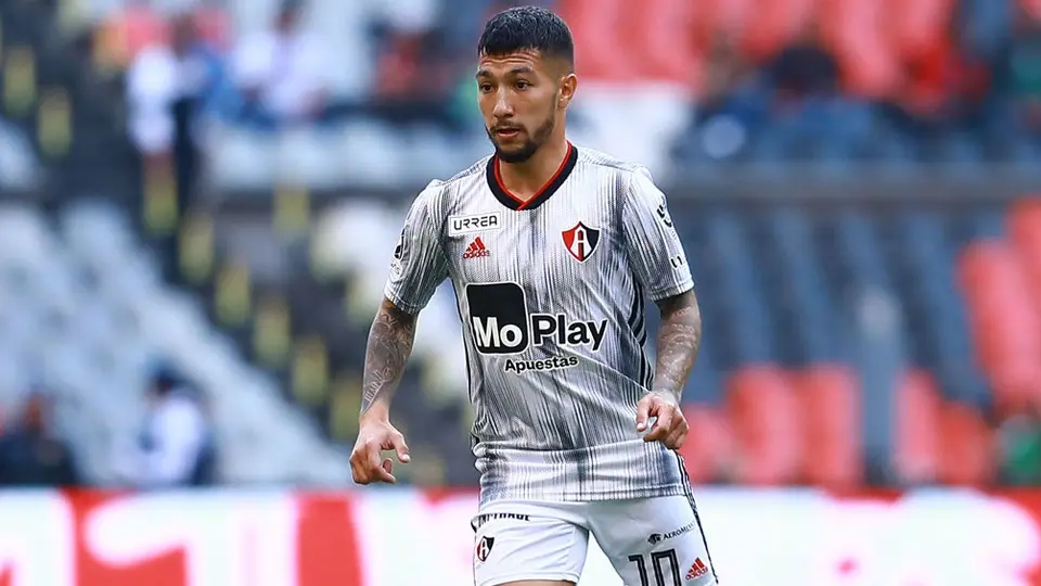 Chivas trolleó a Luciano Acosta por vivir cerca del Estadio Akron