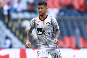 Chivas trolleó a Luciano Acosta por vivir cerca del Estadio Akron