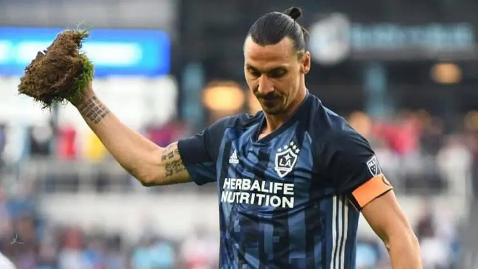 Zlatan Ibrahimovic: 'Hice famoso a Carlos Vela, debería estar feliz'