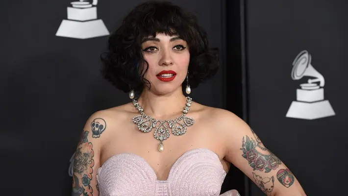 Mon Laferte mostró sus pechos como protesta en los Latin Grammy 2019