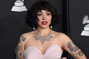 Mon Laferte mostró sus pechos como protesta en los Latin Grammy 2019