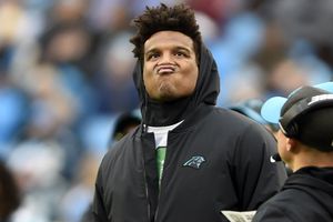 Cam Newton podría ser cambiado a Chicago tras someterse a cirugía