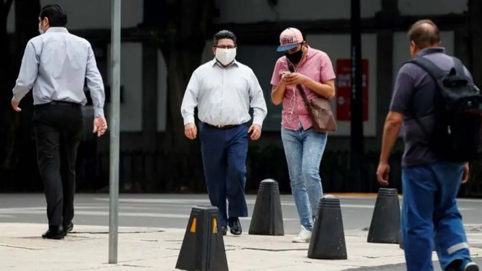 Gobierno de México recomendó a empleados regresar a labores sin barba y bigote