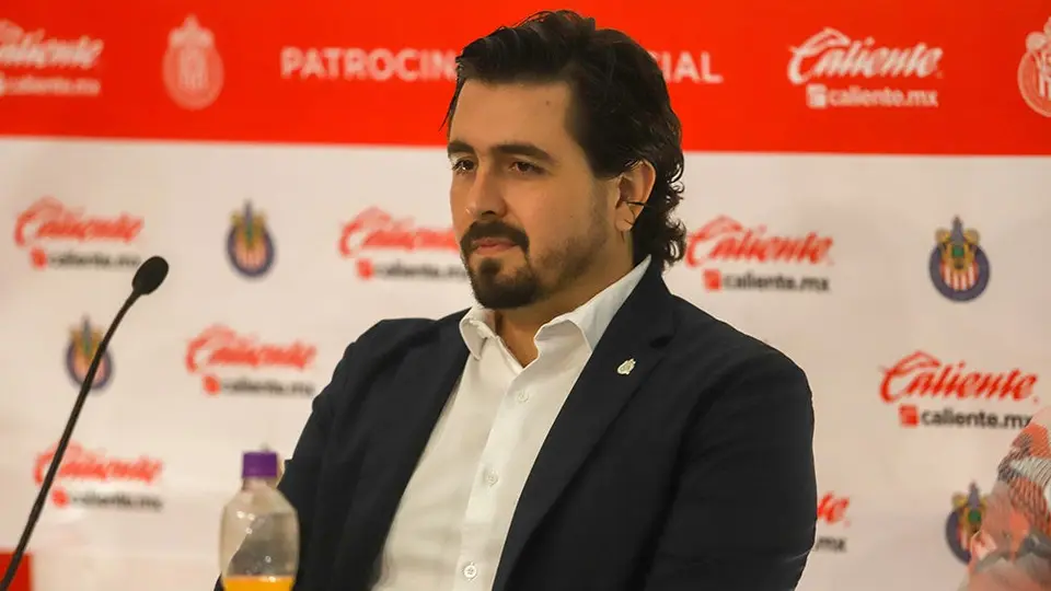 Amaury Vergara cede poder a Carlos Hurtado en Chivas