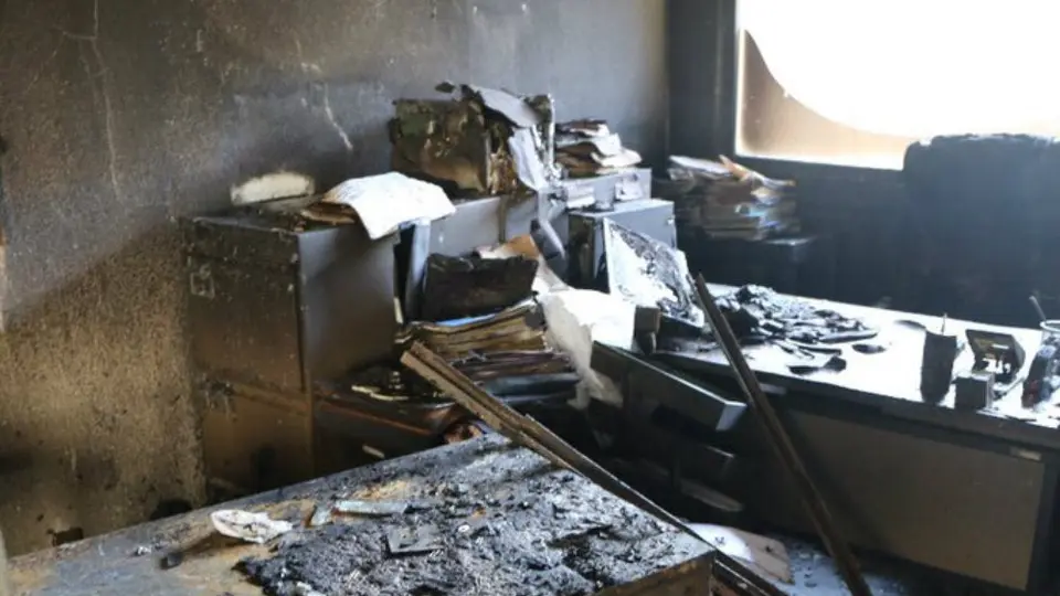 VIDEO: FES Acatlán fue vandalizada e incendiada por encapuchados