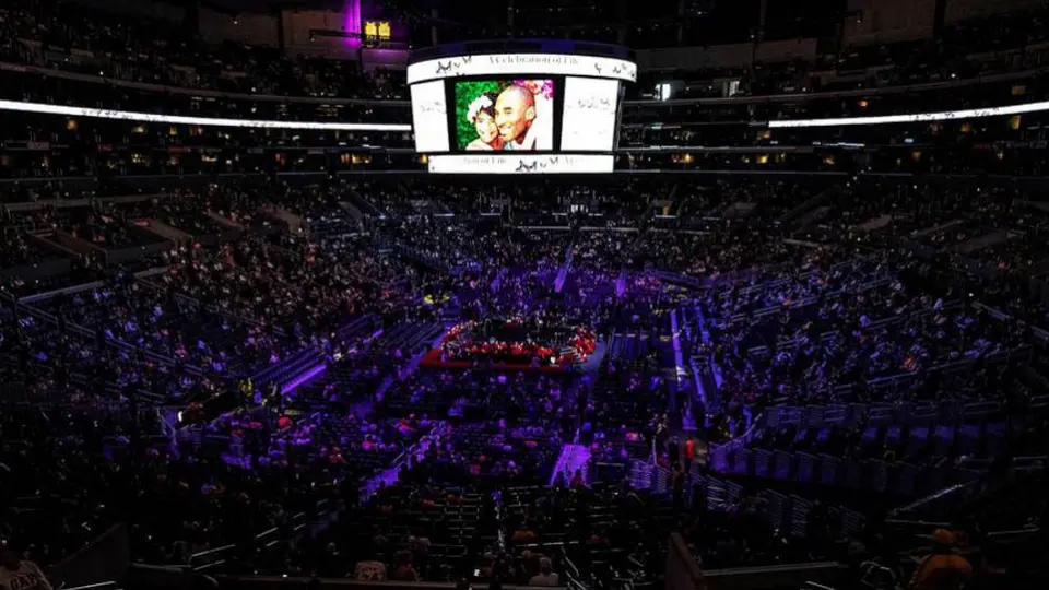 Kobe Bryant y Gianna reciben homenaje póstumo en Staples Center