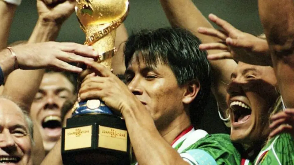 Claudio Suárez: 'Jugadores del Tri lanzaron ultimátum previo a Confederaciones de 1999'