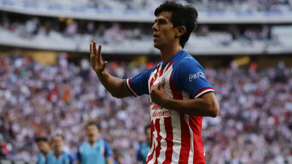 José Juan Macías: 'Besé el escudo de León por agradecimiento, el de Chivas por amor'