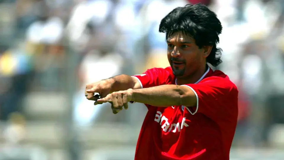 Disfruta los mejores goles de José Saturnino Cardozo