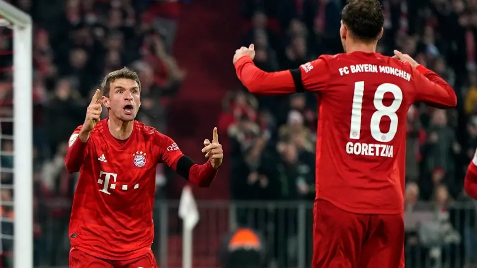 Bayern Munich goleó a Schalke y se pone a un punto del líder Leipzig