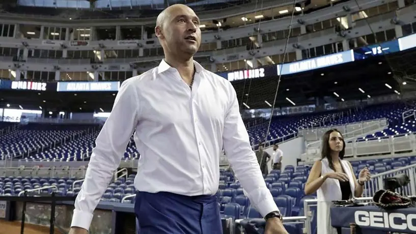 Derek Jeter renunciará a su salario con los Marlins durante la pandemia