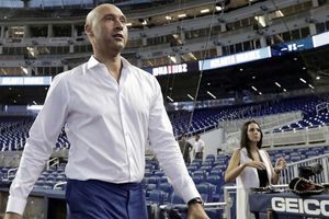 Derek Jeter renunciará a su salario con los Marlins durante la pandemia