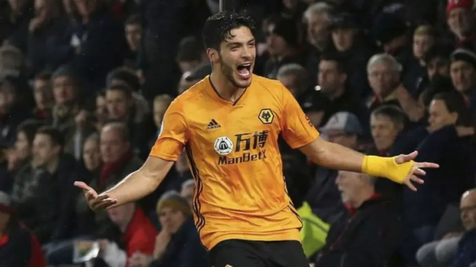 Raúl Jiménez y los Wolves planean regresar al estilo de 'Cuna de Lobos'