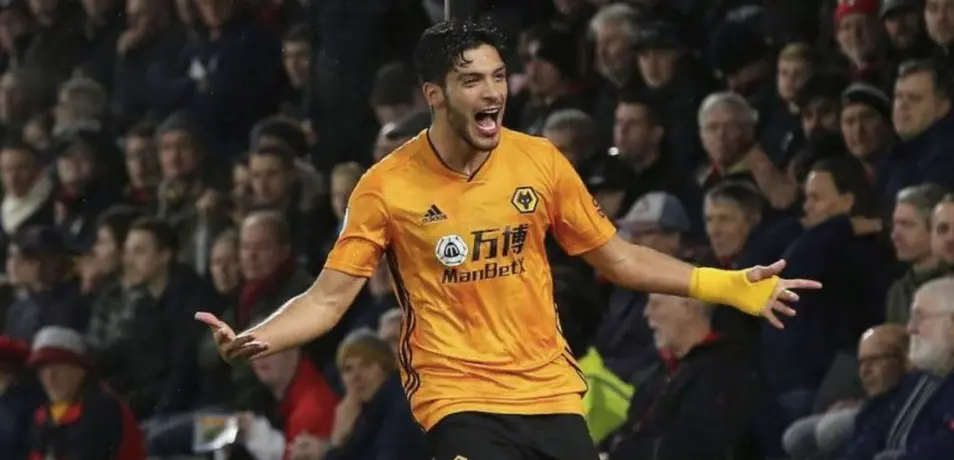 Raúl Jiménez y los Wolves planean regresar al estilo de 'Cuna de Lobos'