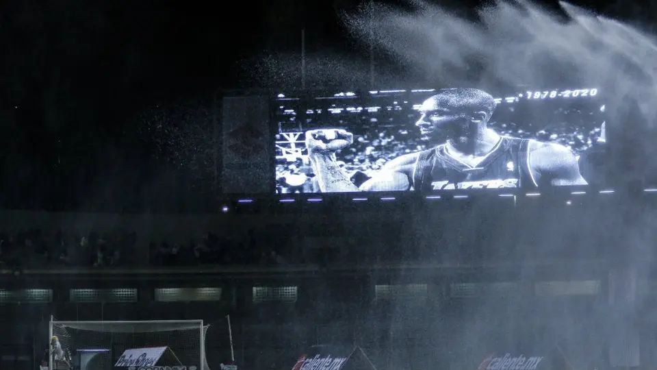 Pumas: Afición ignoró homenaje a Kobe Bryant en CU