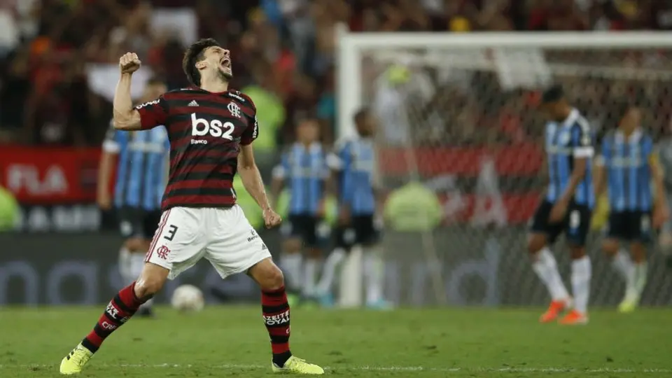 Flamengo aplastó a Gremio y será rival de River en Final de la Libertadores