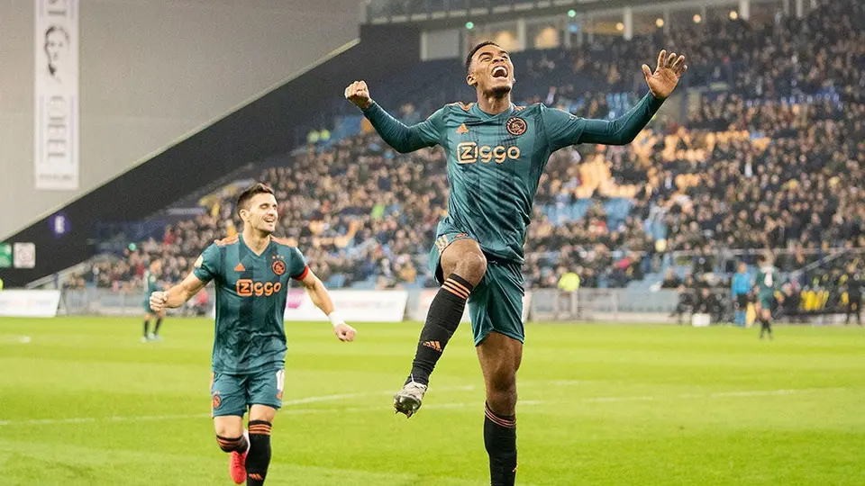 Edson Álvarez y Ajax, en Semifinal de Copa de Holanda tras derrotar a Vitesse