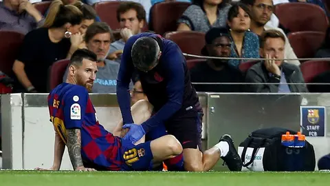 Leo Messi volvió a encender las alarmas del Barcelona por lesión