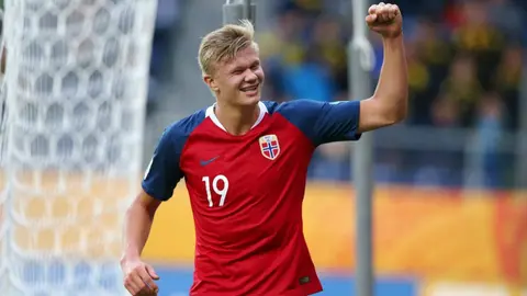 Erling Haaland, prioridad para el Manchester United en mercado invernal
