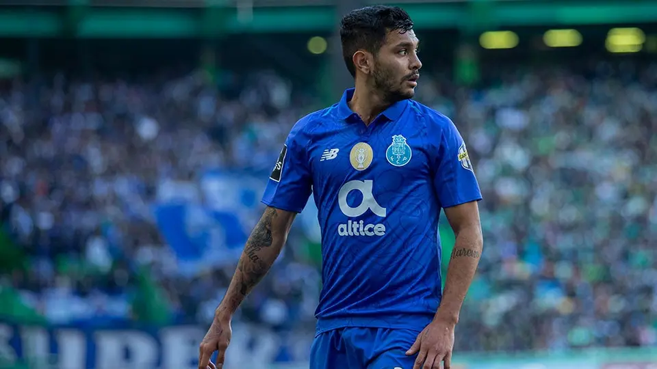 Porto reducirá un 40 por ciento sueldo a Tecatito Corona