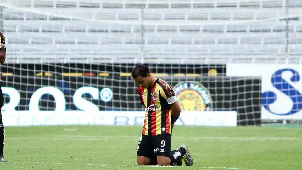 Omar Bravo homenajeó a Jorge Vergara previo al Leones Negros vs Zacatepec