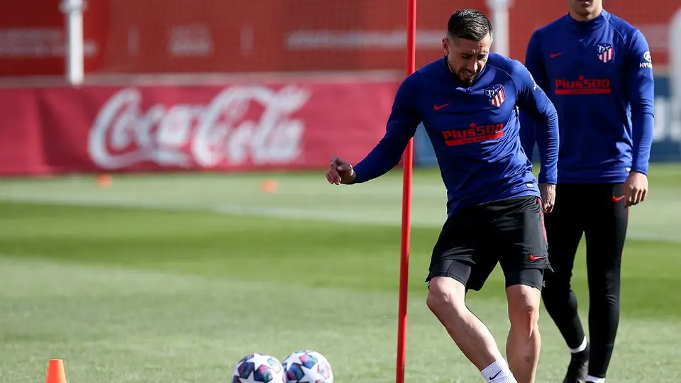 Héctor Herrera, convocado por Atlético para el duelo de Champions vs Liverpool