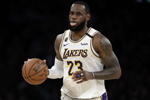 LeBron James se negaría a jugar sin público ante temor de la NBA por coronavirus