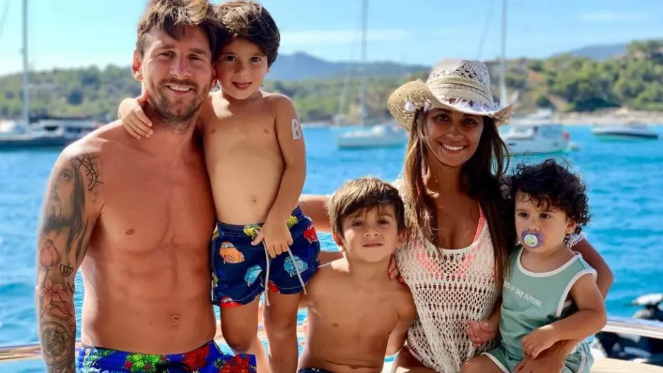 Esposa de Messi compartió una sorprendente foto de su hijo junto a su perro Hulk