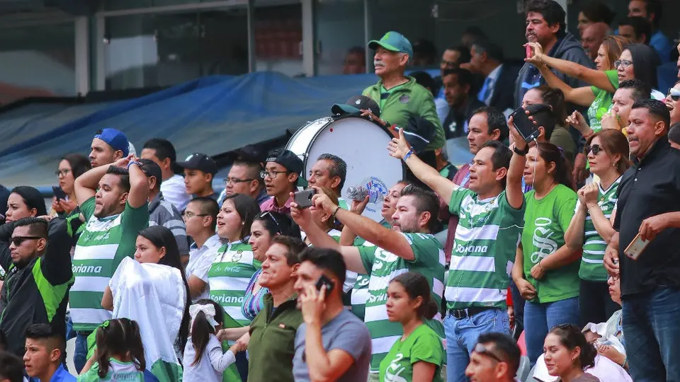 Aficionados de Santos asistieron a misa masiva para pedir 'milagro' ante Rayados