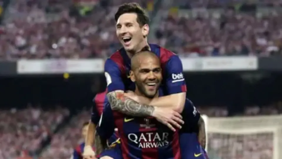 Dani Alves: ‘Si Messi no toca el balón cada dos minutos, se desconecta del juego’