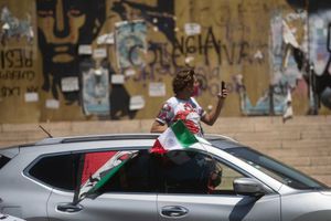 AMLO: De nuevo miles protestan en coche contra su gobierno