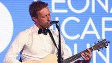 Chris Martin ofreció concierto en Instagram por coronavirus