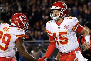 Mahomes y Chiefs arrollaron a Bears y aún sueñan con descanso en Playoffs