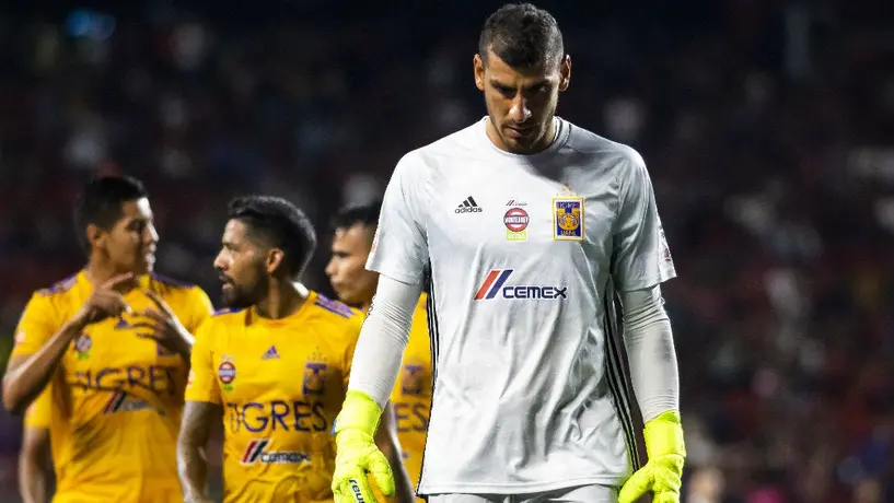 Puebla trolleó a Tigres por codazo de Nahuel Guzmán en Leagues Cup
